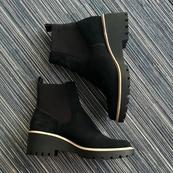 🆕 Dolce Vita Women’s Chelsea Black Suede Ankle Booties Huxly Lug Soles Size 10 - Picture 3 of 8